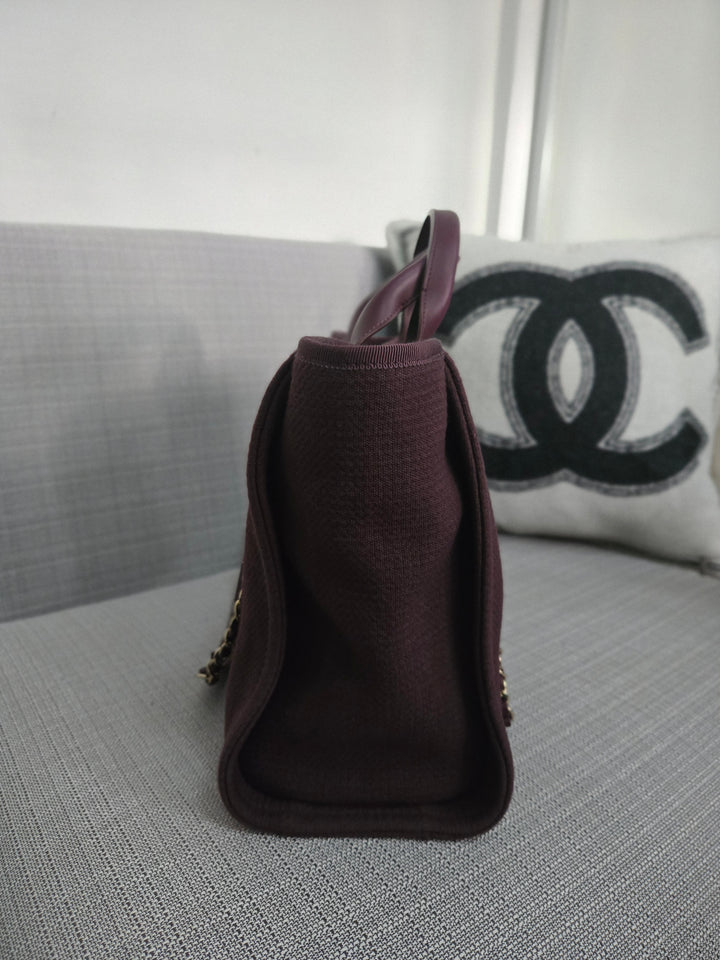 Chanel 24B 2024 Fall/Winter Collection Burgundy Tweed Deauville Tote with Leather top handle size small and Detachable pouch