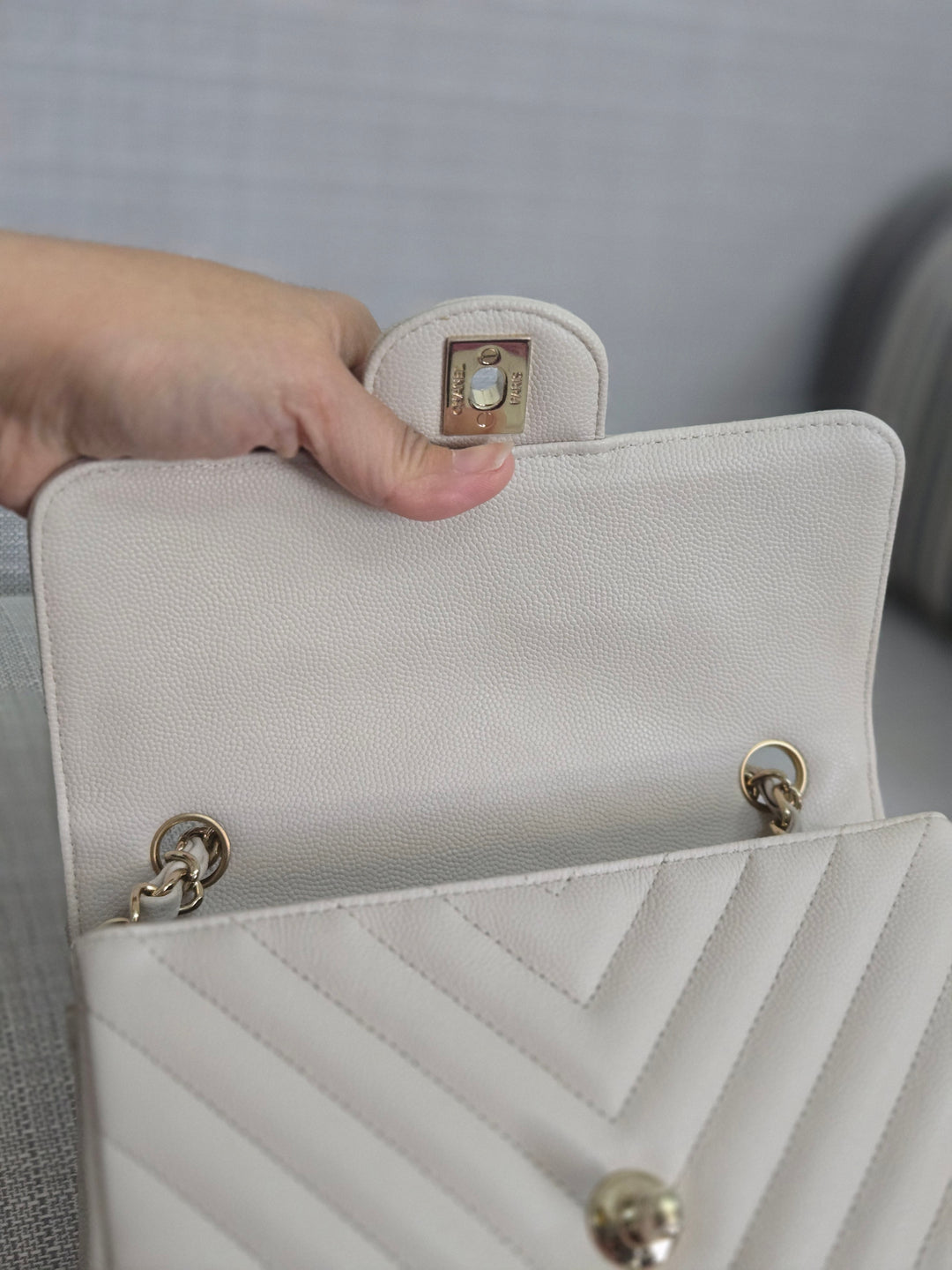 Chanel series 26 18B 2018 Fall/Winter Collection Ivory caviar Chevron Mini Rectangular Flap Bag with Champagne GHW
