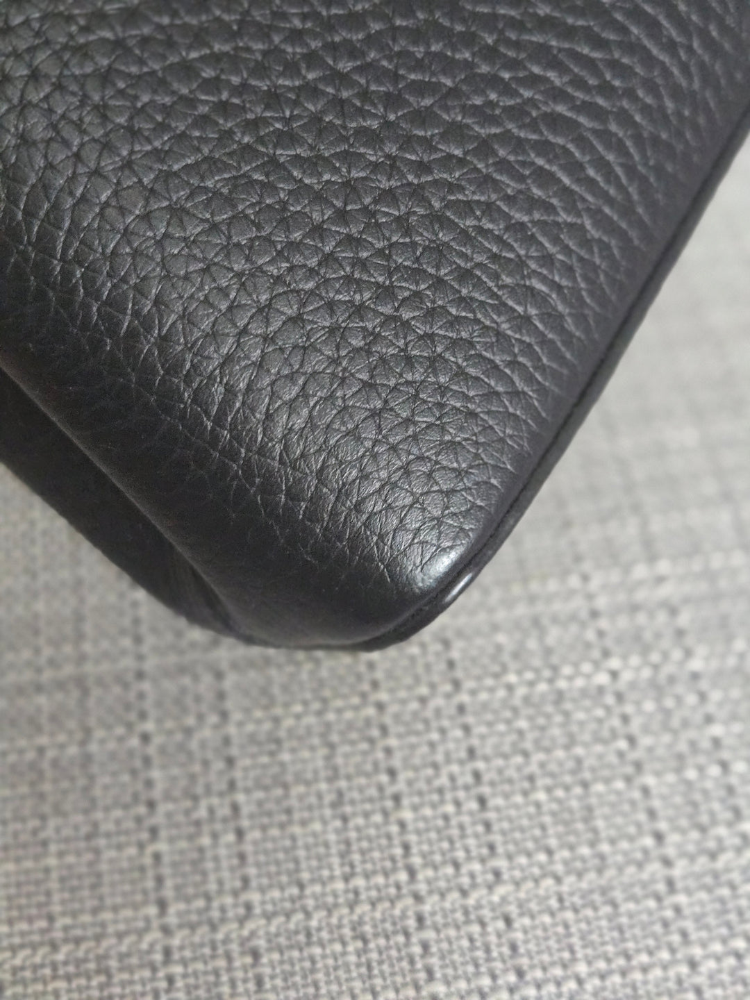 LOUIS VUITTON LV Capucines Mini Flower Crown Line in Black Taurillon Leather with detachable strap 2023