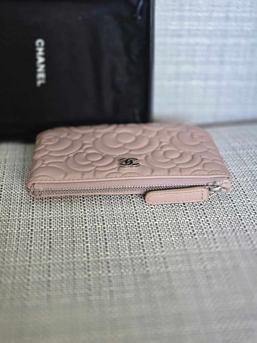 Chanel series 26 2018 18B Iridescent Mauve Pink Camellia SHW Mini O Case