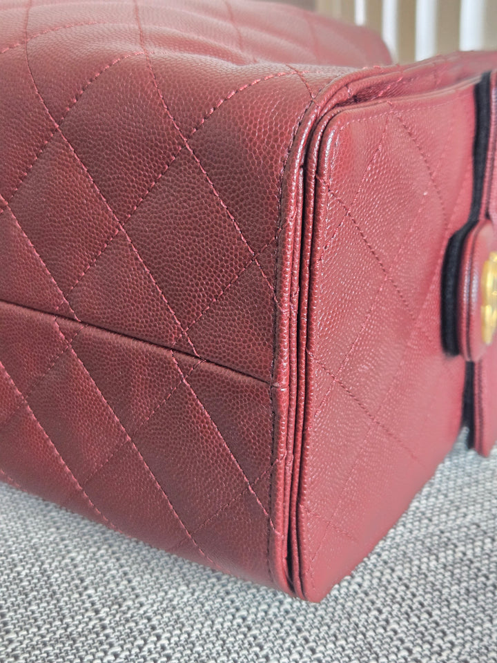 CHANEL 25 size SMALL from 25A 2025 Metiers d'art Collection BURGUNDY caviar aged GHW Hobo Bag