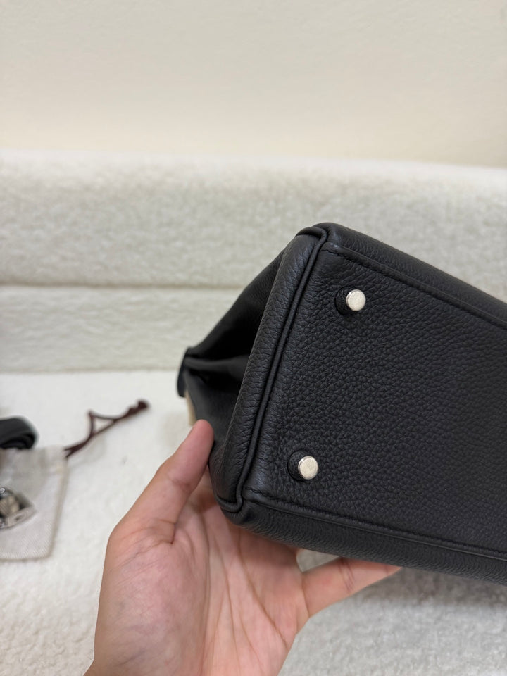 Hermes Kelly 28 Black Noir Retourne Togo Leather PHW Stamp R 2014