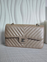 Load image into Gallery viewer, CHANEL 17B 2017 Rose Gold Caviar Chevron Medium Classic Double Flap Bag SHW
