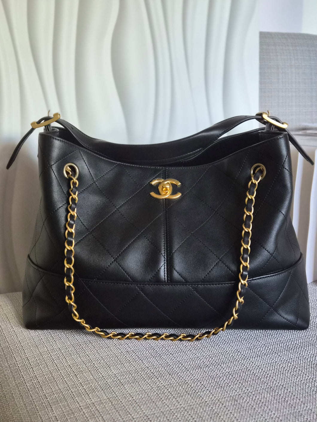 CHANEL 25A collection 2025 Black All Leather Calf skin Hobo Bag size Small