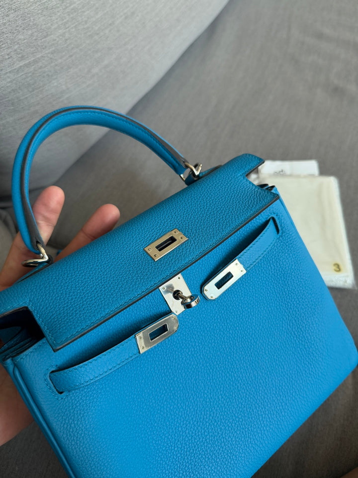 HERMÈS Kelly 25 Bleu Zanzibar B3 Togo Leather PHW stamp A 2018
