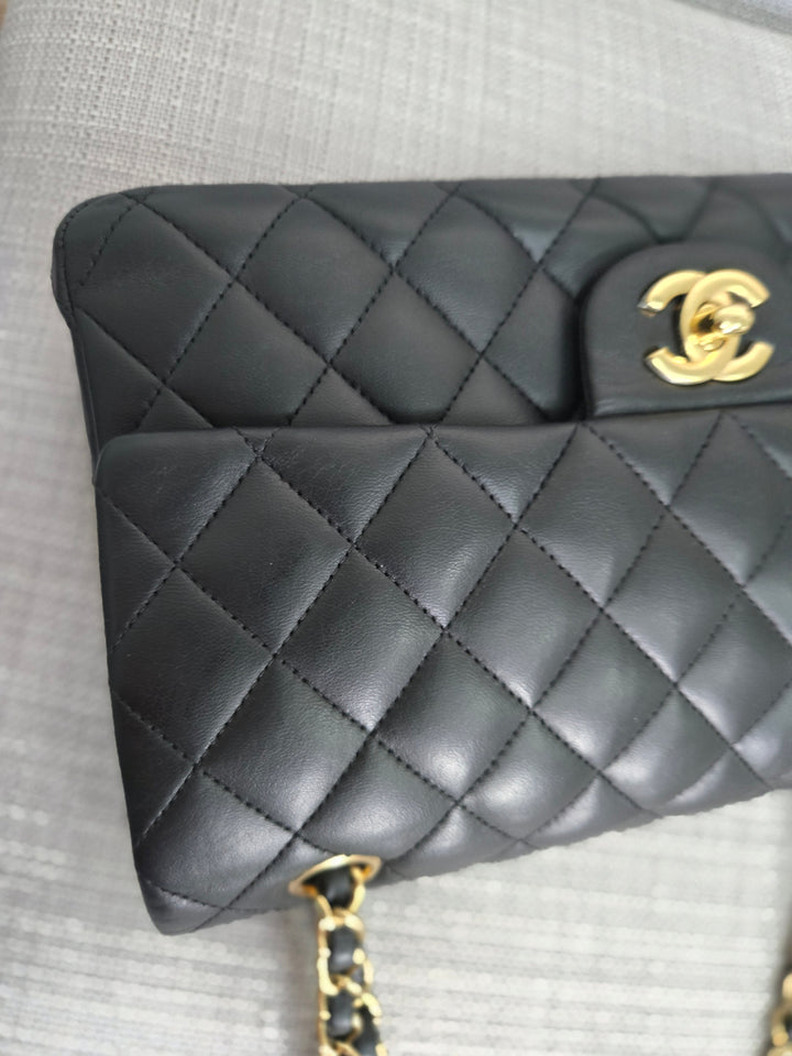 Chanel series 16 2012 Black Lambskin Medium ML Timeless Classic Double Flap Bag with GHW