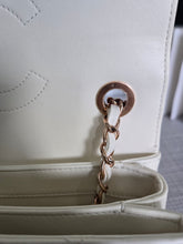 Load image into Gallery viewer, CHANEL 2022 22B Collection White Lambskin Rose Gold Hardware Trendy CC Flap Bag Size Small
