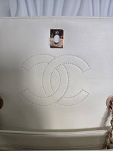 Load image into Gallery viewer, CHANEL 2022 22B Collection White Lambskin Rose Gold Hardware Trendy CC Flap Bag Size Small
