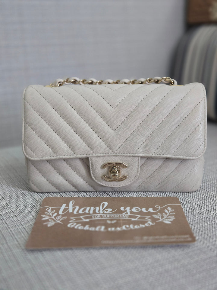 Chanel series 26 18B 2018 Fall/Winter Collection Ivory caviar Chevron Mini Rectangular Flap Bag with Champagne GHW