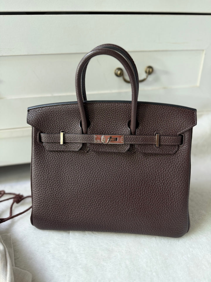 HERMES Cacao Togo Leather PHW Birkin 25 Stamp M in sq