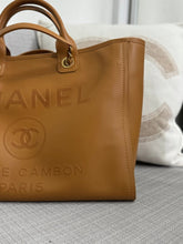Load image into Gallery viewer, Chanel series 31 21S 2021 Spring/Summer collection Caramel Calf skin aged GHW Medium/Large Deauville Tote Bag with Top handle
