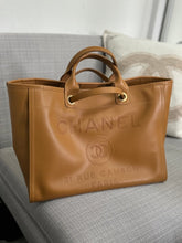 Load image into Gallery viewer, Chanel series 31 21S 2021 Spring/Summer collection Caramel Calf skin aged GHW Medium/Large Deauville Tote Bag with Top handle
