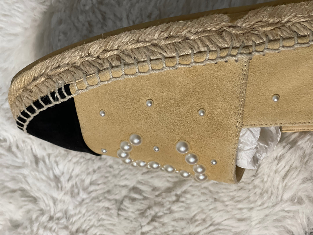 Chanel 19S Pearl CC Beige and Black Suede Espadrilles size EU 39