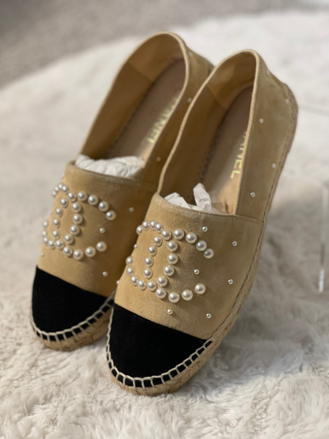 Chanel 19S Pearl CC Beige and Black Suede Espadrilles size EU 39