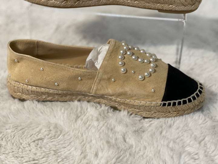 Chanel 19S Pearl CC Beige and Black Suede Espadrilles size EU 39