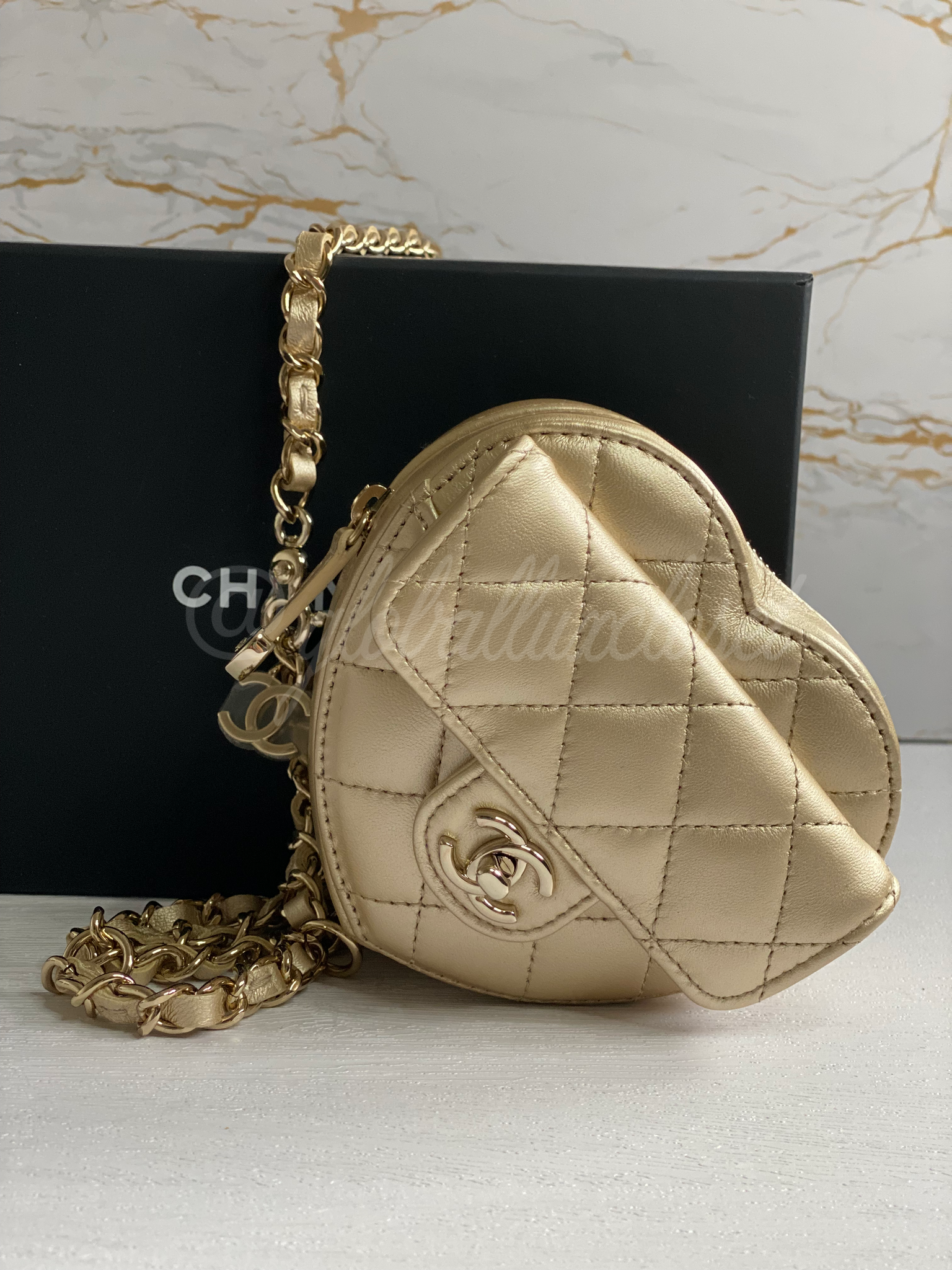 CHANEL 22S HEART CLUTCH WITH CHAIN IN CORAL PINK LAMBSKIN