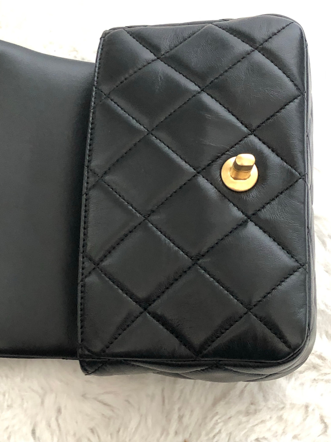 Chanel 22P Black Lambskin GHW Square mini flap bag