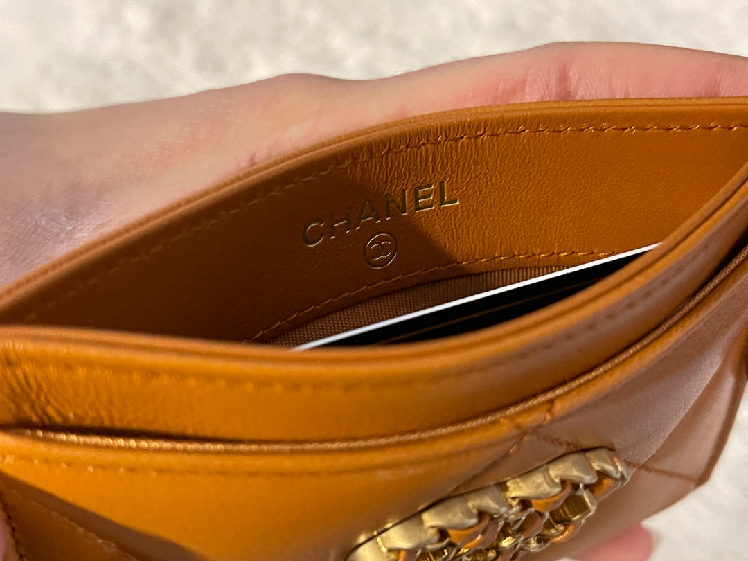 Chanel 19 Flat card holder in 21A Pumpkin spice Lambskin mixed hardware