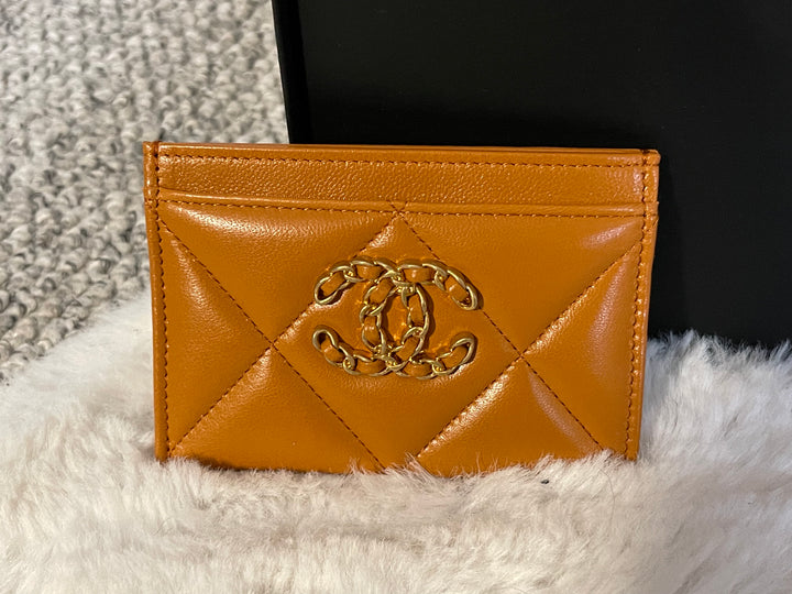 Chanel 19 Flat card holder in 21A Pumpkin spice Lambskin mixed hardware