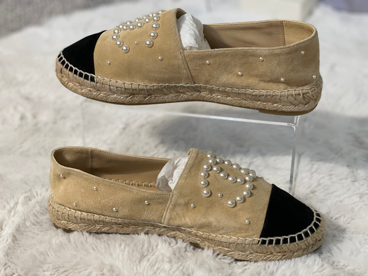 Chanel 19S Pearl CC Beige and Black Suede Espadrilles size EU 39