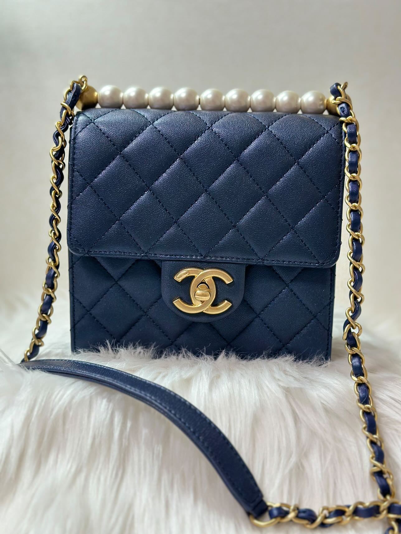 Chanel series 29 Iridescent Navy Lambskin GHW Chic Pearl Flap Bag