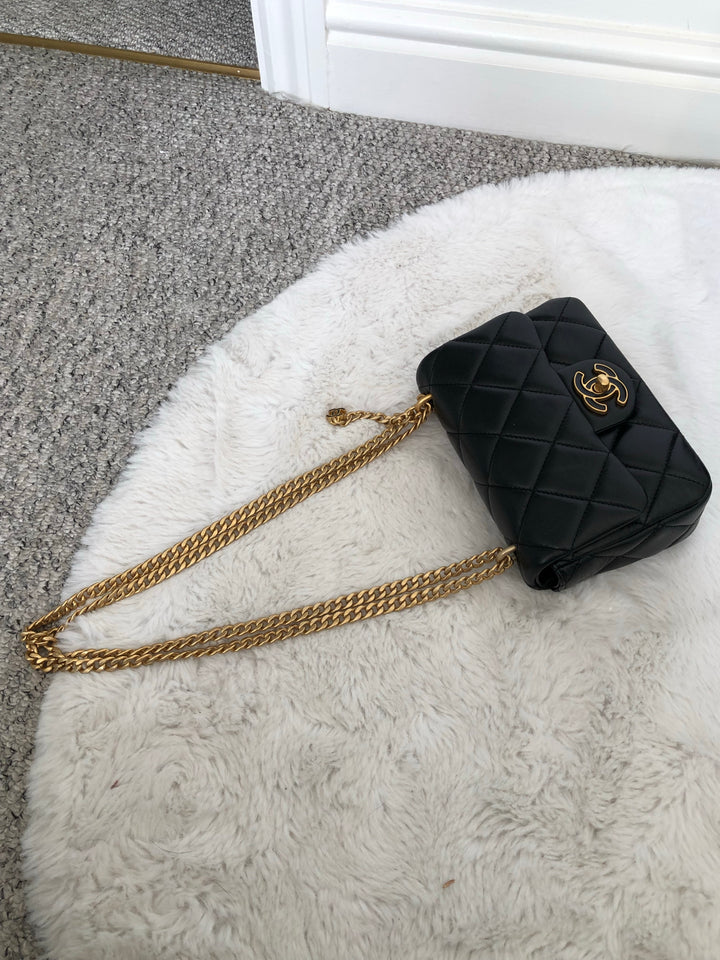Chanel 22P Black Lambskin GHW Square mini flap bag