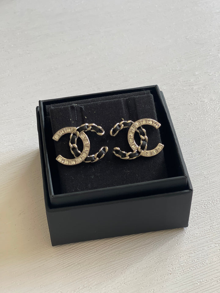 Chanel 19B CC Silver hardware Earrings