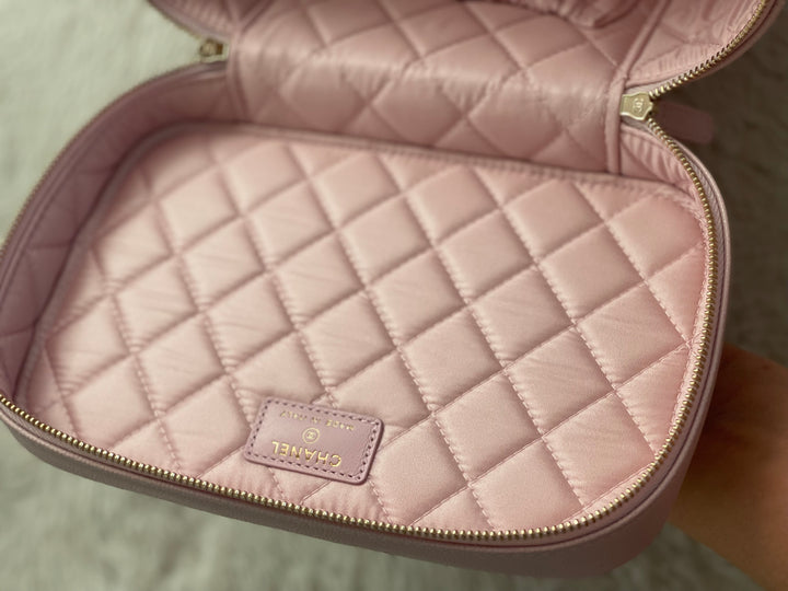 Chanel 21S pink caviar LGHW Large Vanity case