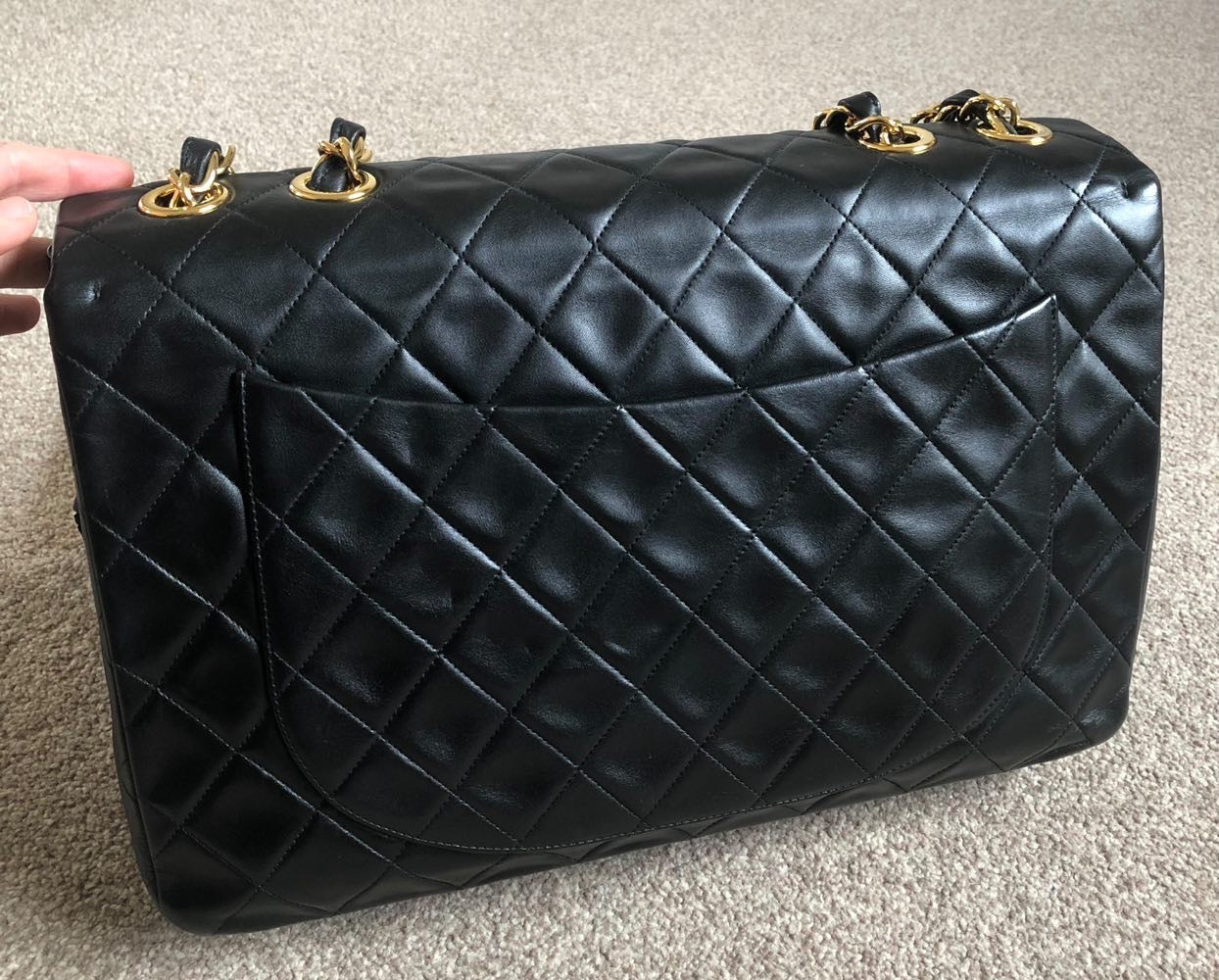 Buy Chanel 22S CC Black Lambskin Quilted Heart Clutch | Luxury REDELUXE Sale