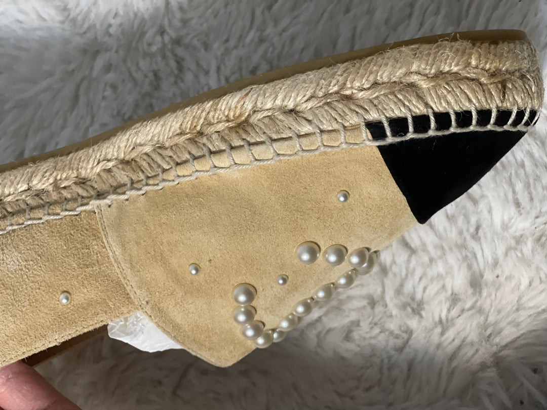 Chanel 19S Pearl CC Beige and Black Suede Espadrilles size EU 39