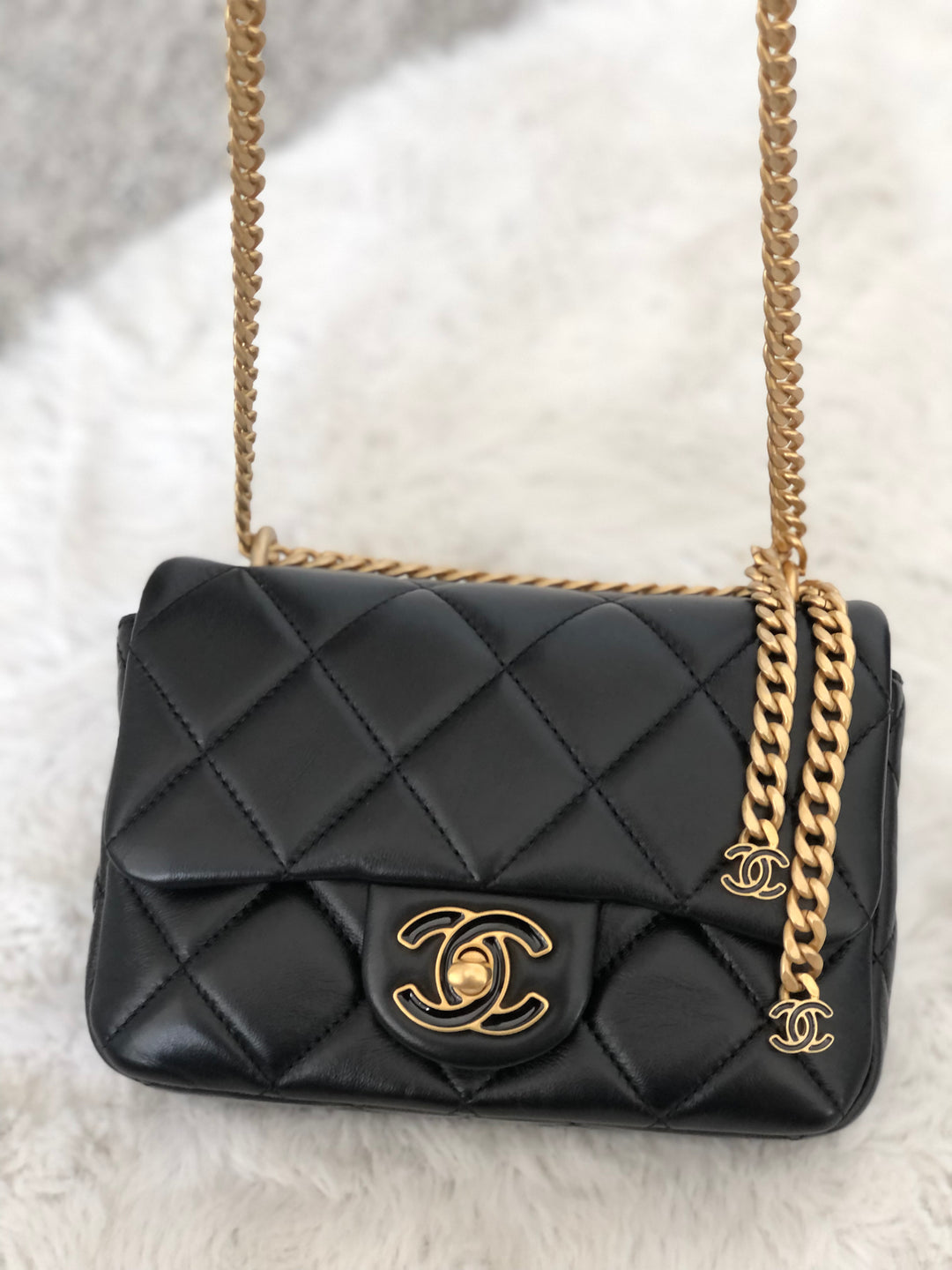 Chanel 22P Black Lambskin GHW Square mini flap bag
