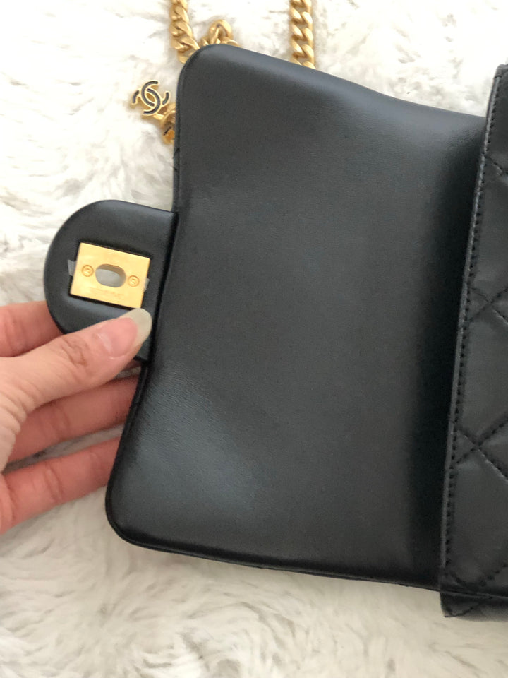 Chanel 22P Black Lambskin GHW Square mini flap bag