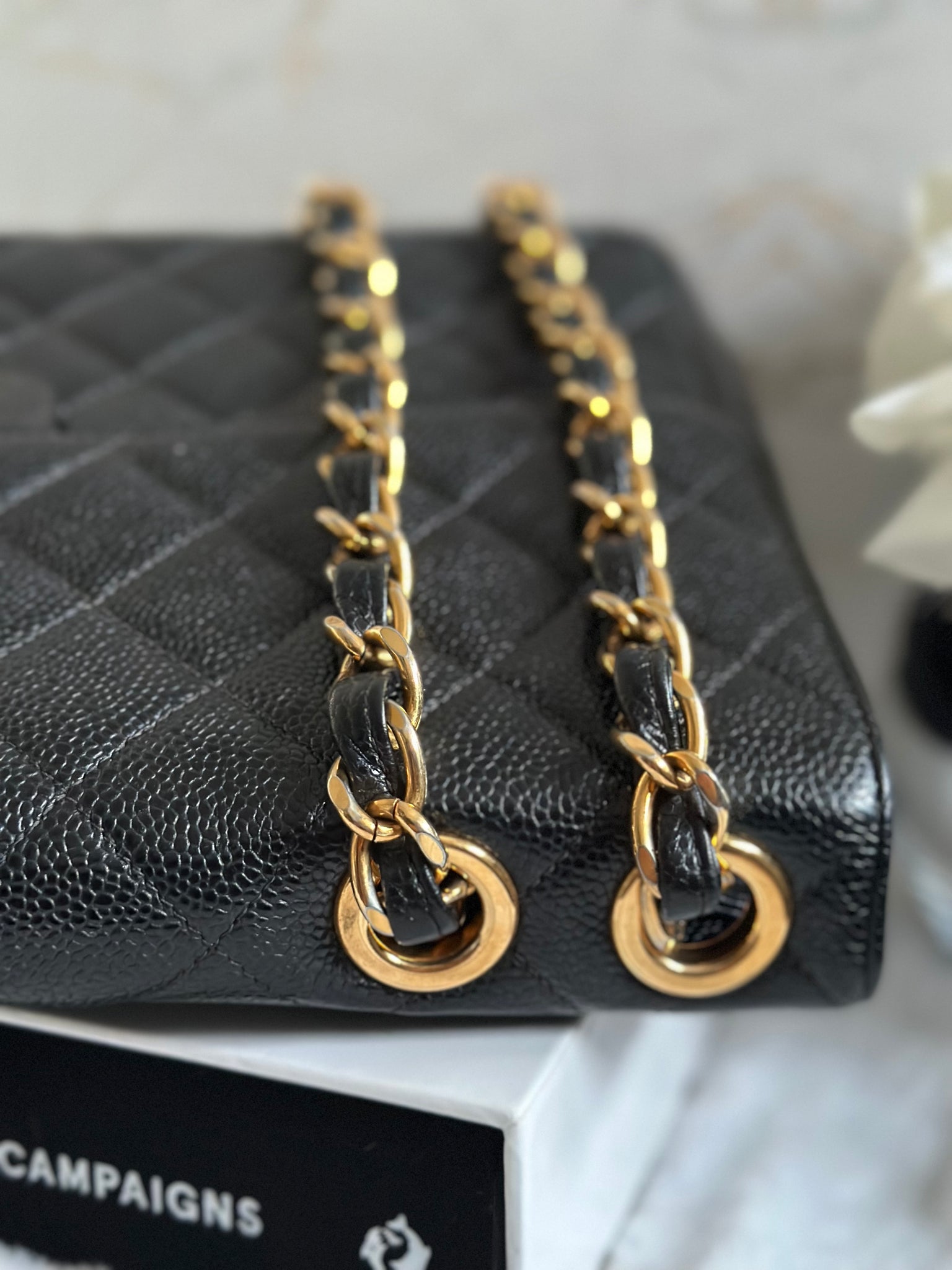 Chanel vintage 2025 jumbo caviar