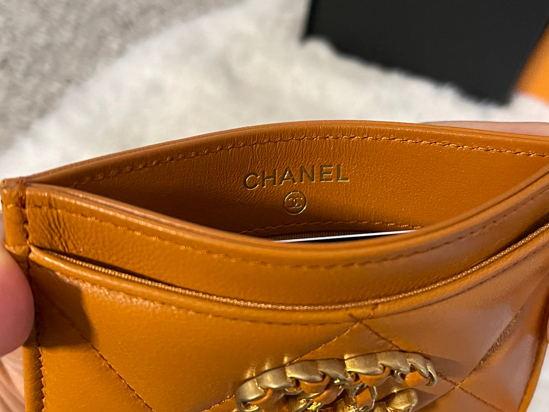 Chanel 19 Flat card holder in 21A Pumpkin spice Lambskin mixed hardware