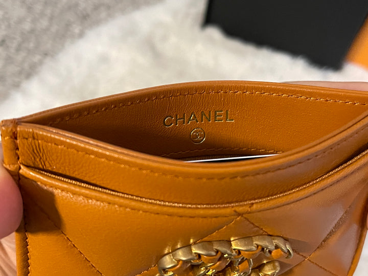 Chanel 19 Flat card holder in 21A Pumpkin spice Lambskin mixed hardware