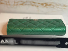 Chanel 18S Emerald Green Caviar LGHW Full size (8 inches) Sarah