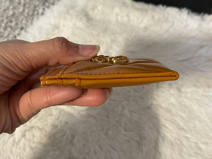 Chanel 19 Flat card holder in 21A Pumpkin spice Lambskin mixed hardware